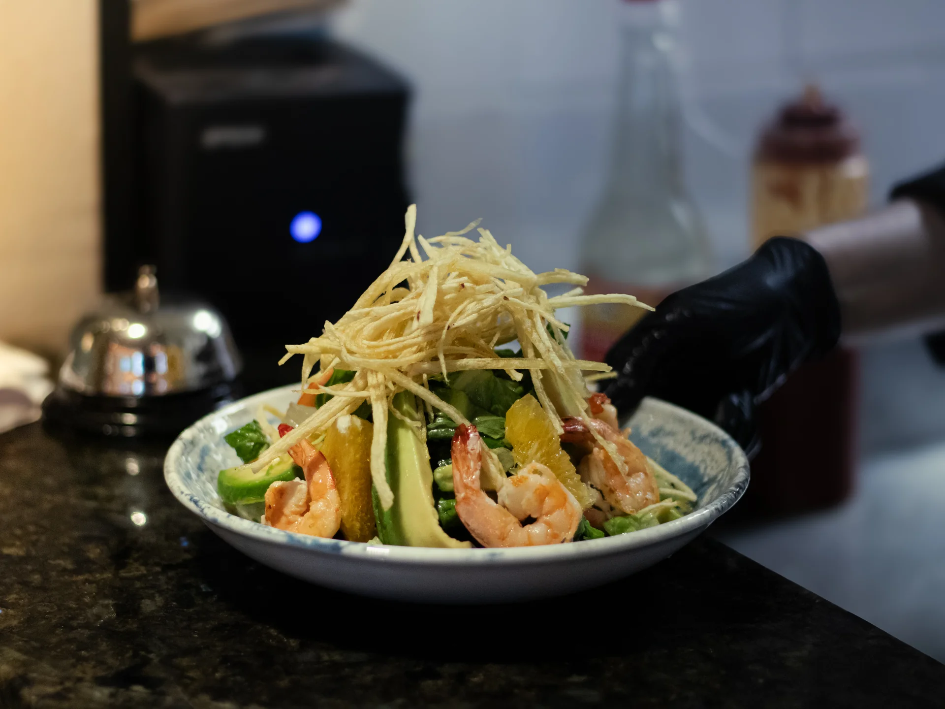 Salade de crevettes en cuisine